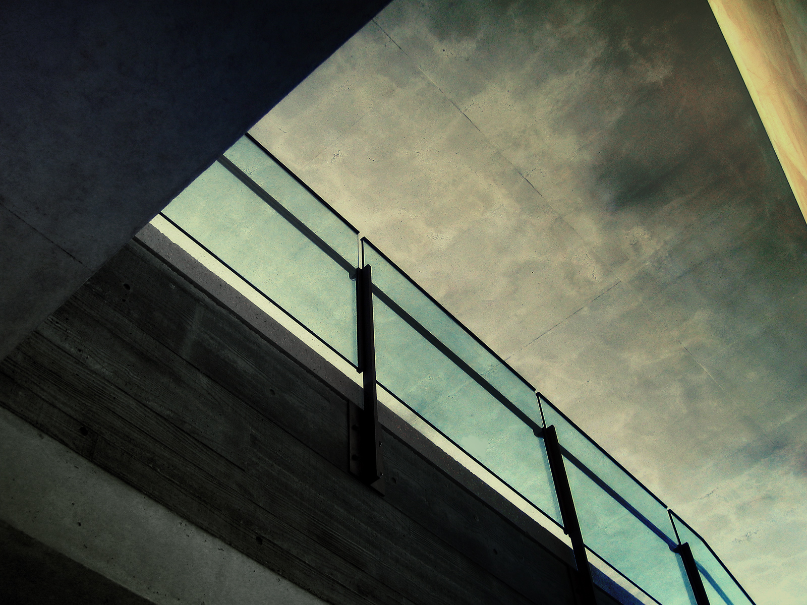 wallpaper106_edge_1600x1200.jpg