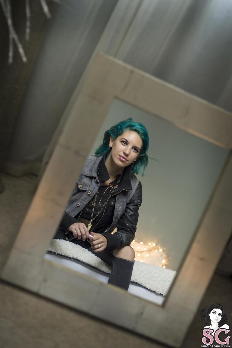 renyvause-renycide-01.jpg