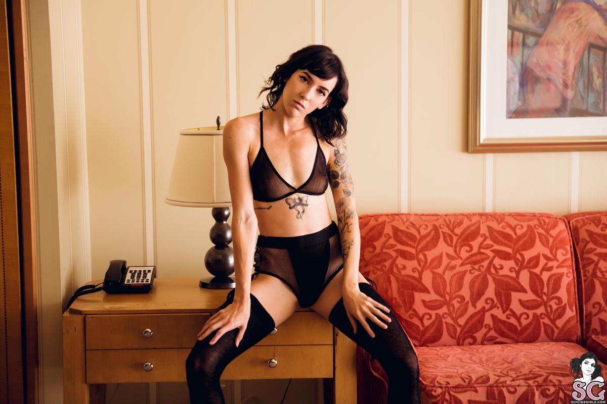 chella-redroom-03.jpg