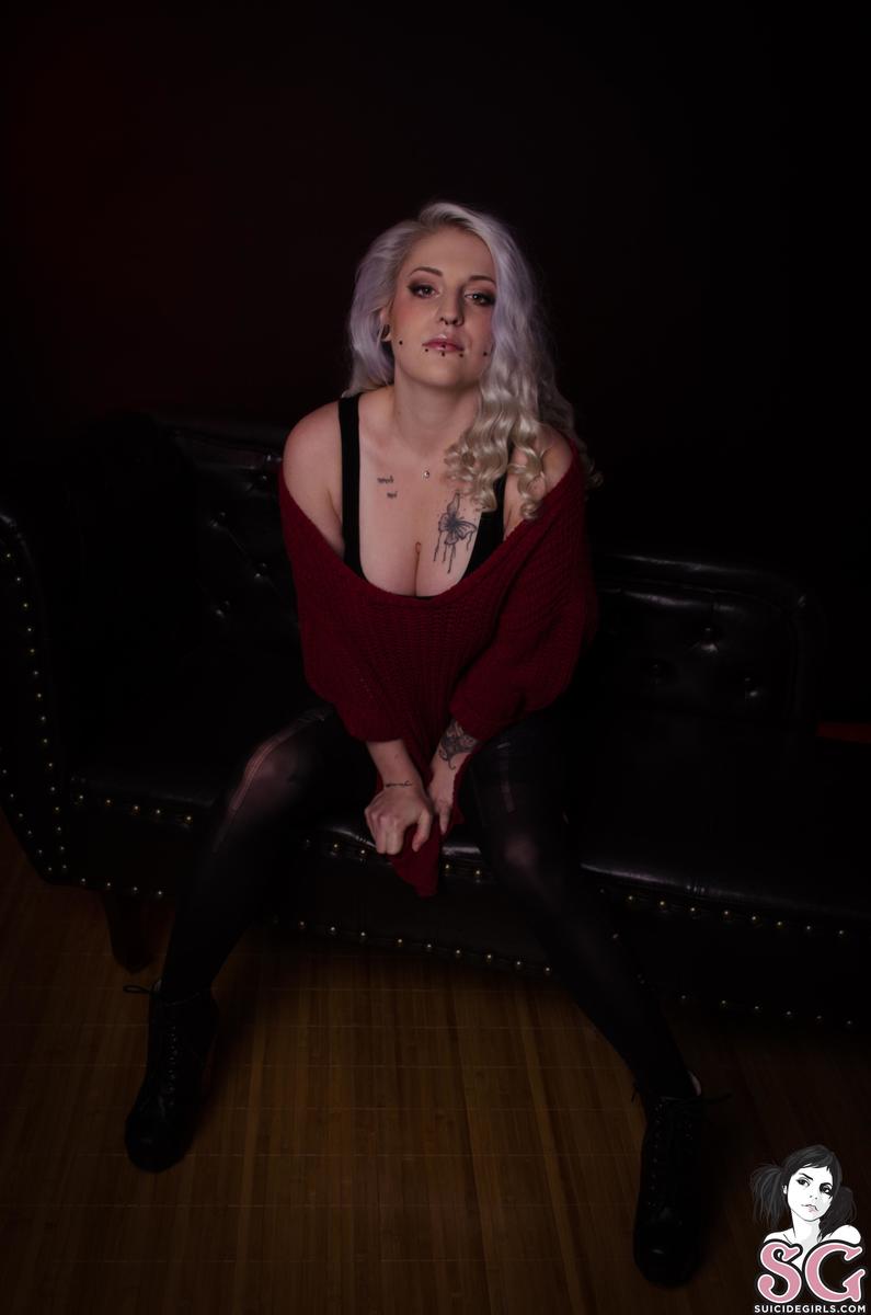 corvx-firstdate-05.jpg