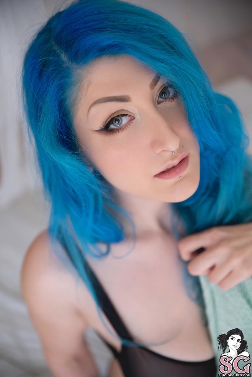 lagoonaapple-mermaidinawhiteroom-09.jpg