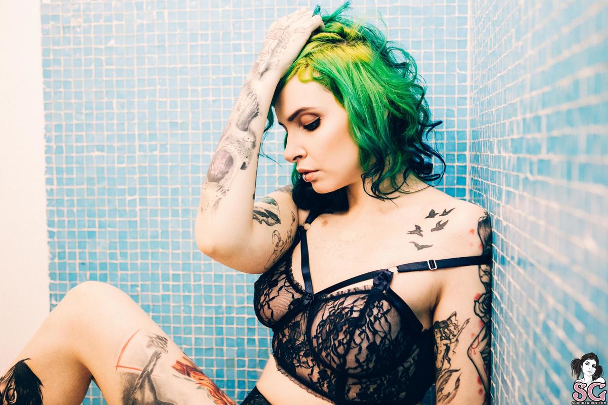 vanp-dissolvedgirl-03.jpg