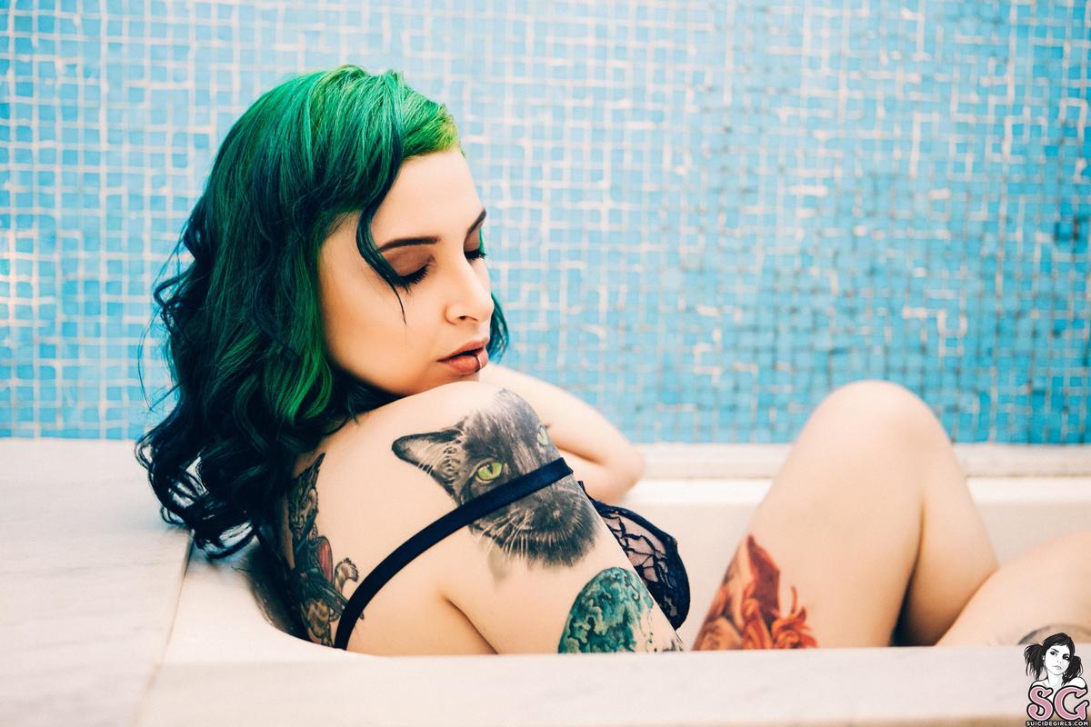 vanp-dissolvedgirl-09.jpg