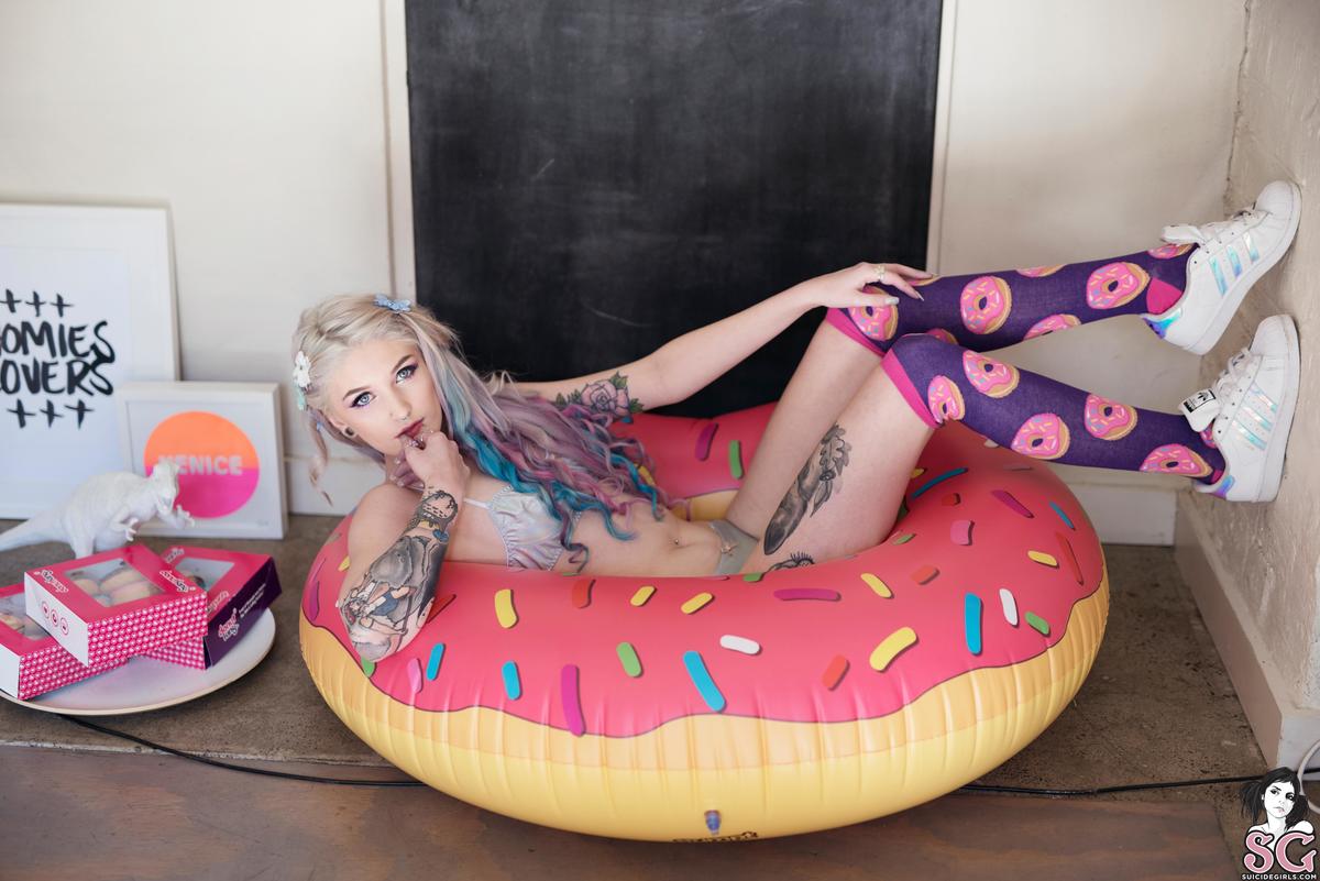 akiramai-donutworrybehappy-01.jpg