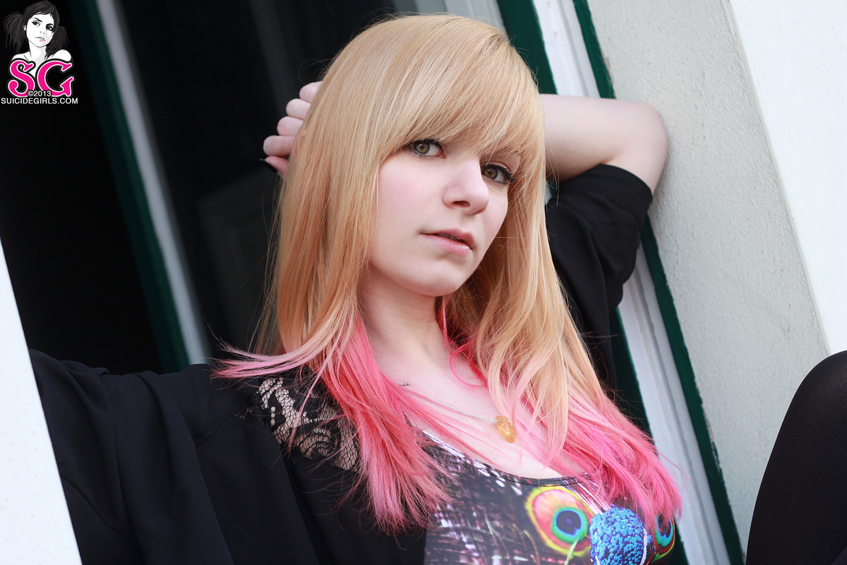 mielle-peacockburglar-05.jpg
