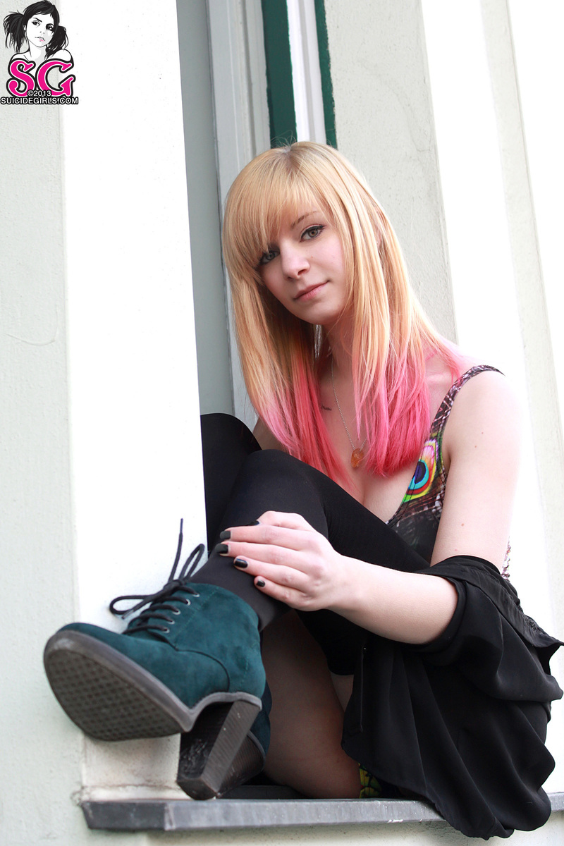mielle-peacockburglar-07.jpg