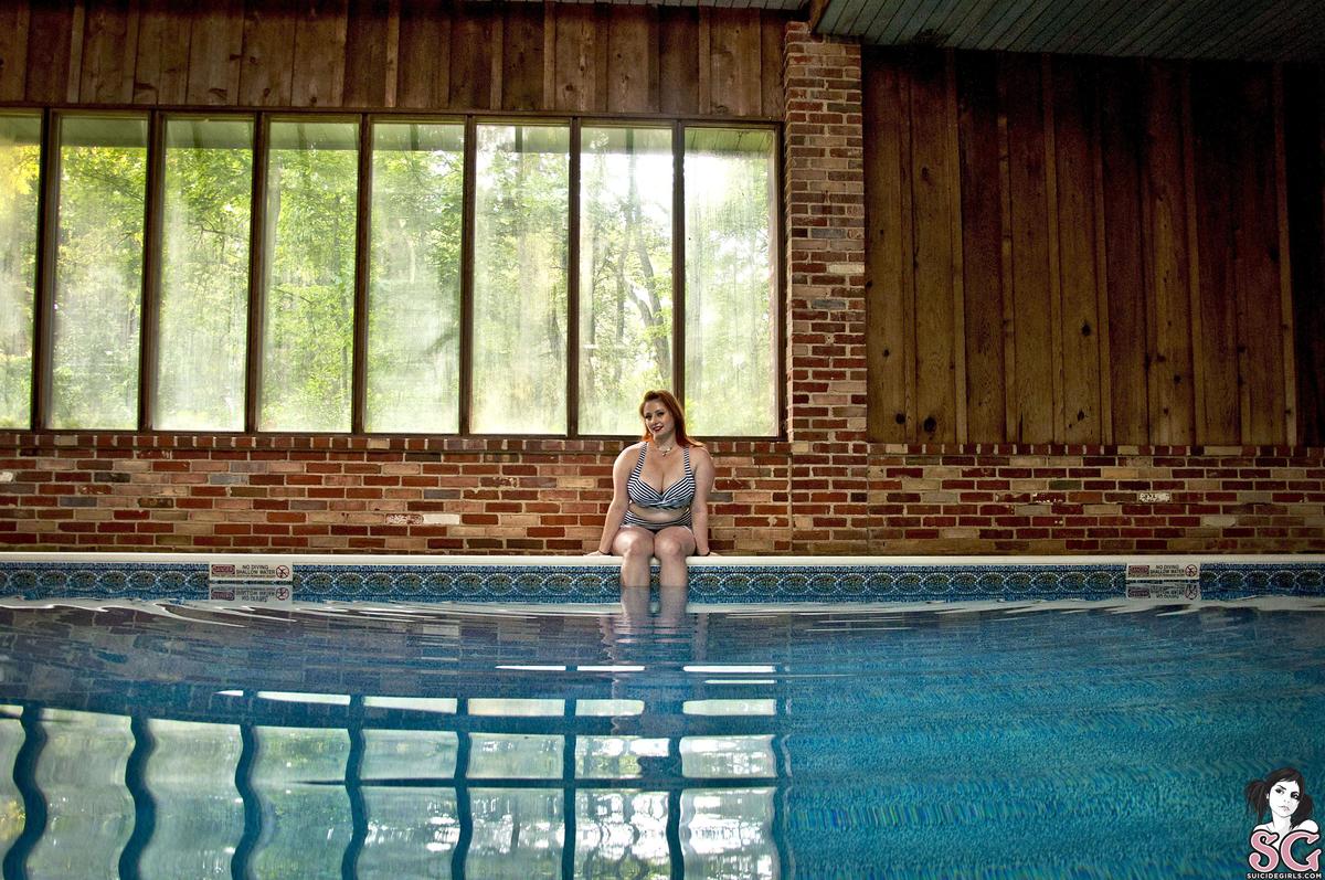 gunflower-afternoonatthepool-07.jpg