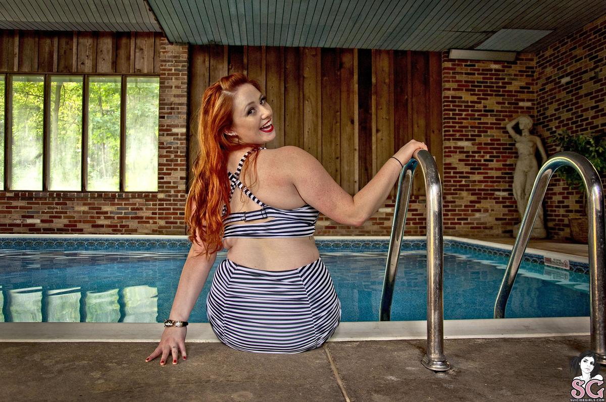 gunflower-afternoonatthepool-19.jpg