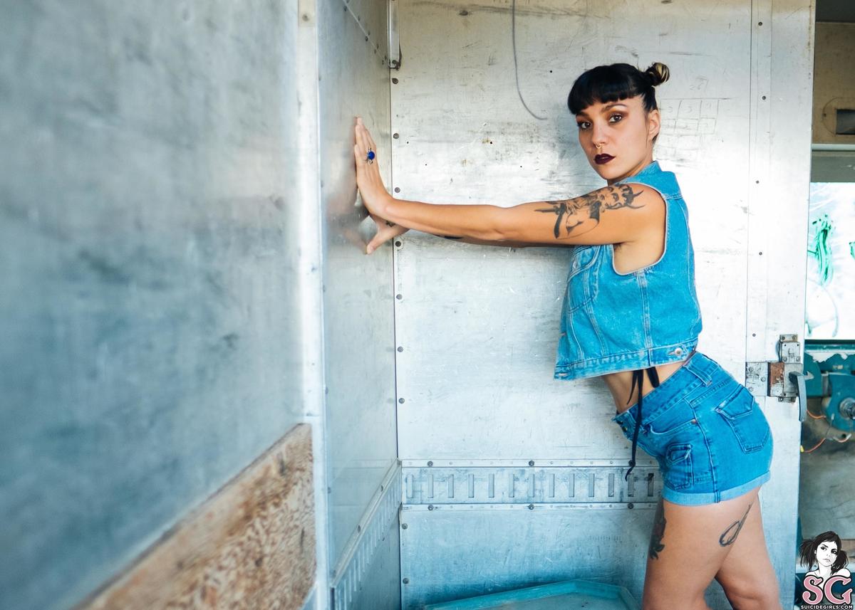 laudy-trashqueen-03.jpg