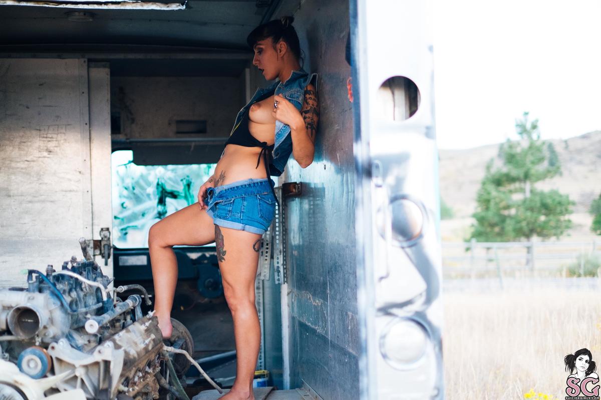 laudy-trashqueen-05.jpg
