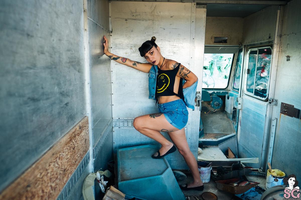laudy-trashqueen-09.jpg