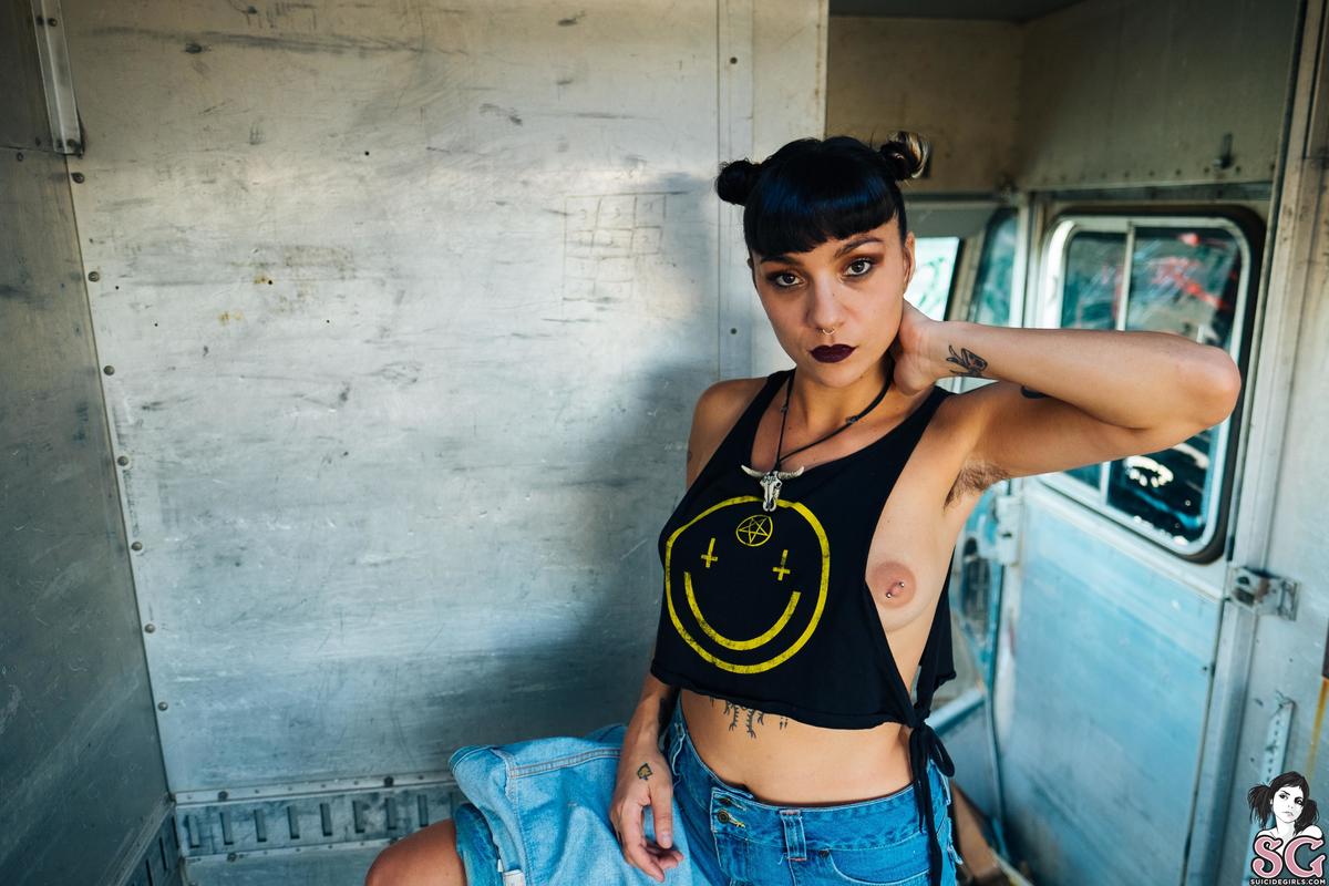 laudy-trashqueen-13.jpg