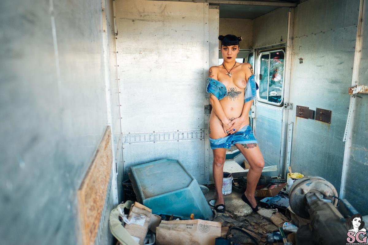 laudy-trashqueen-19.jpg