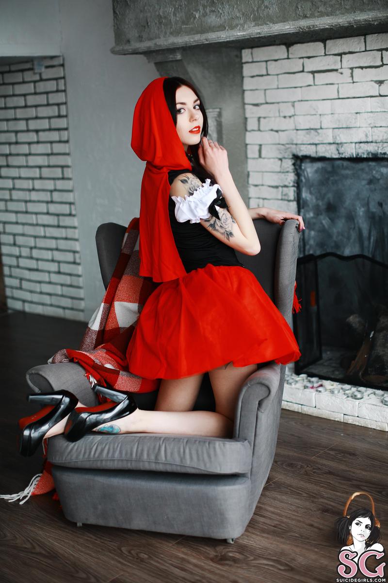 ariel-theredridinghoodsstory-01.jpg
