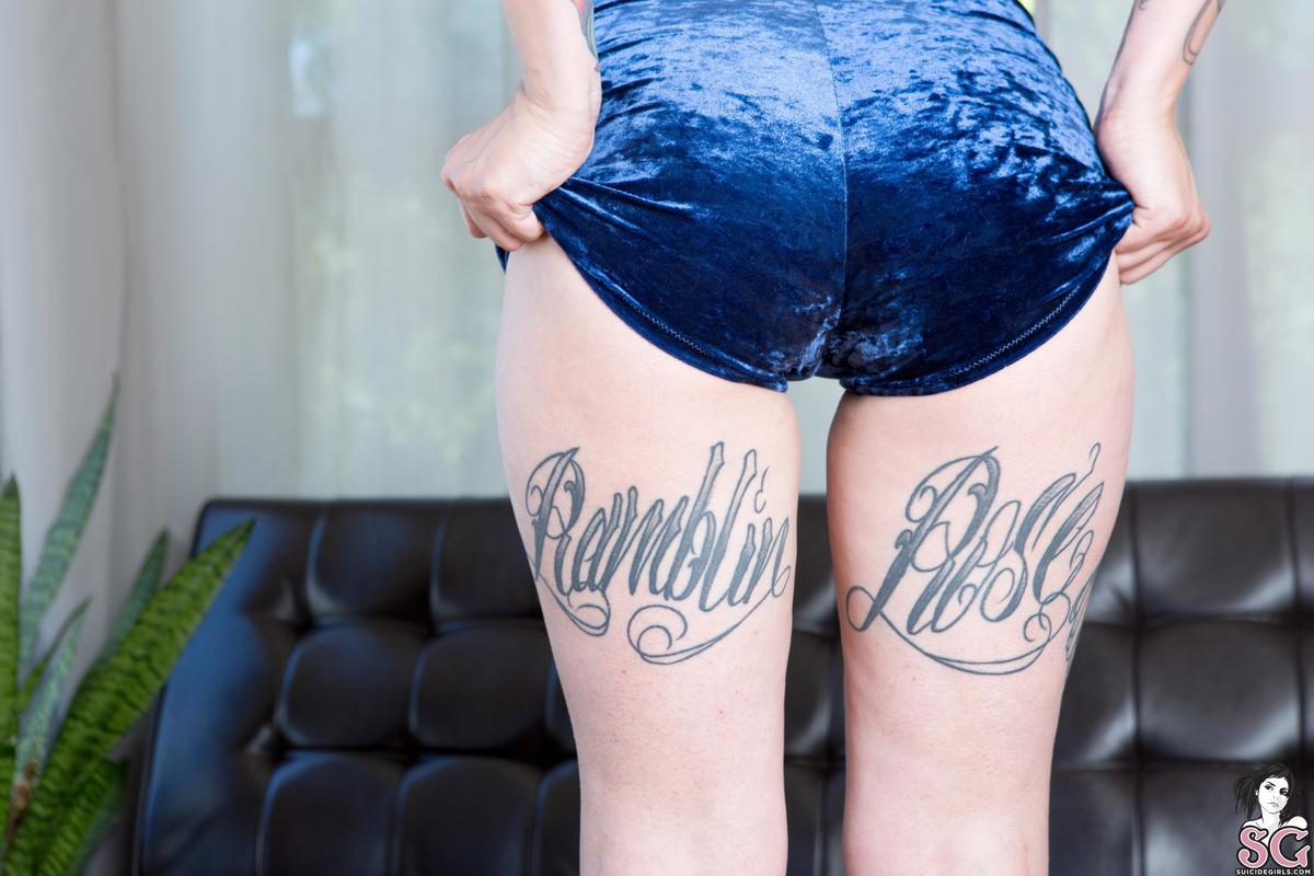 bellaevelle-bluevelvet-13.jpg