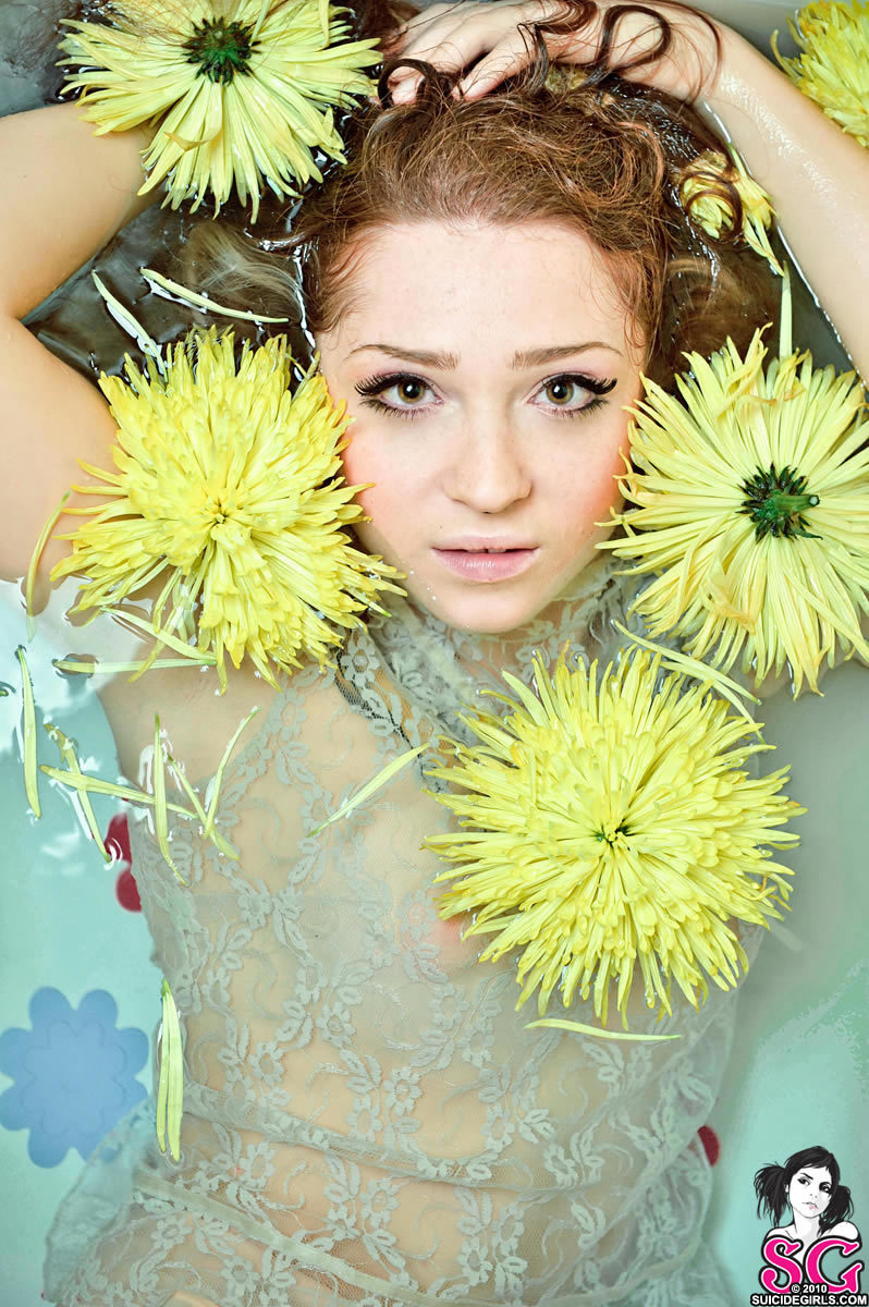 janette-floating-01.jpg