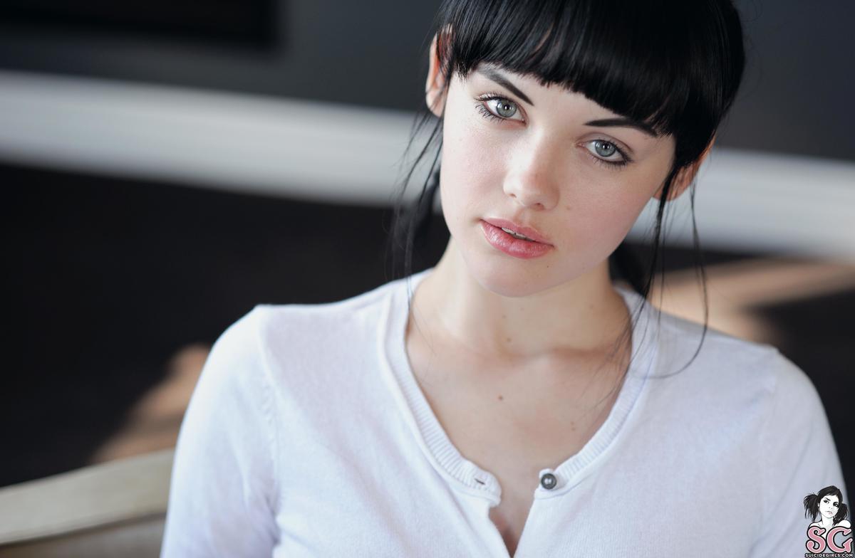 mel-whatisreal-03.jpg