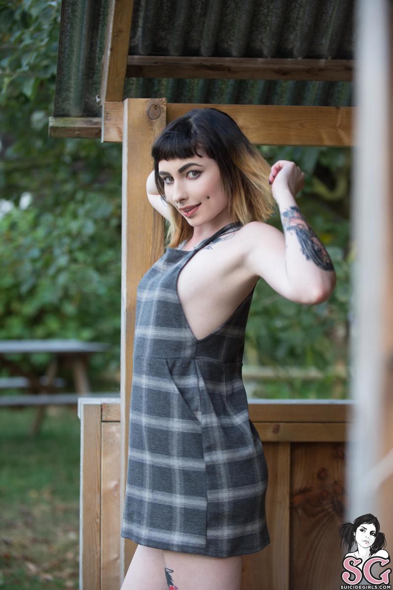 phoebe-keepasecret-03.jpg