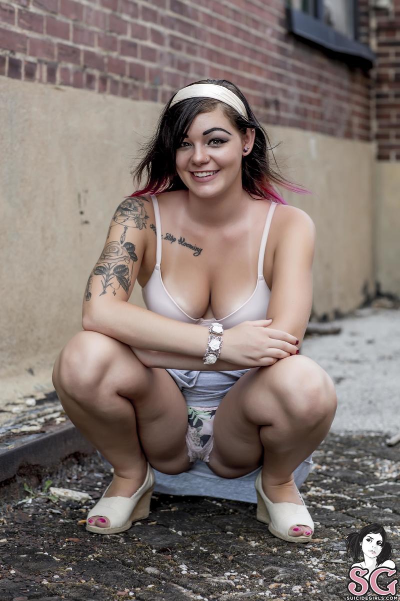 ladylove95-secretsbehindtheirongate-23.jpg