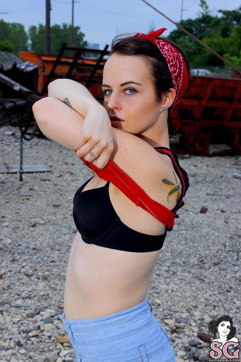 abbeylayne-junkyarddog-07.jpg