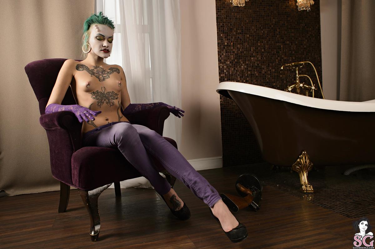 tastyzombie-fellinacid-15.jpg