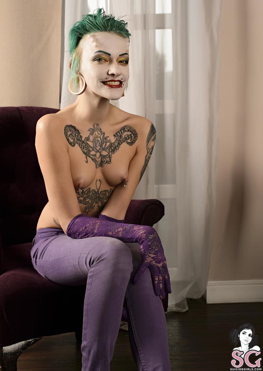 tastyzombie-fellinacid-19.jpg