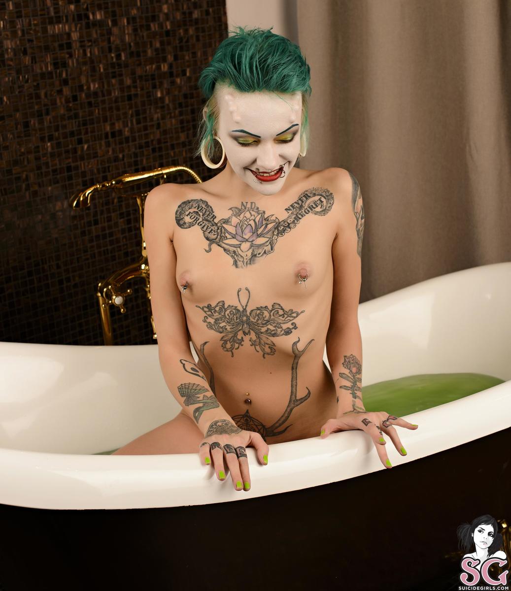 tastyzombie-fellinacid-33.jpg