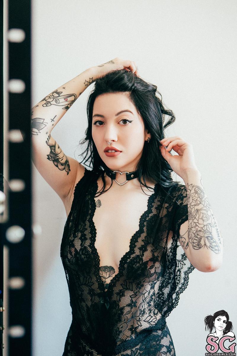 kaarla-youresodarkbabe-03.jpg