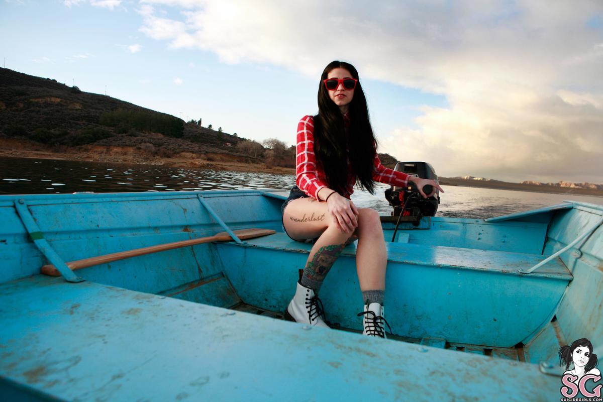 bully-motorboat-01.jpg