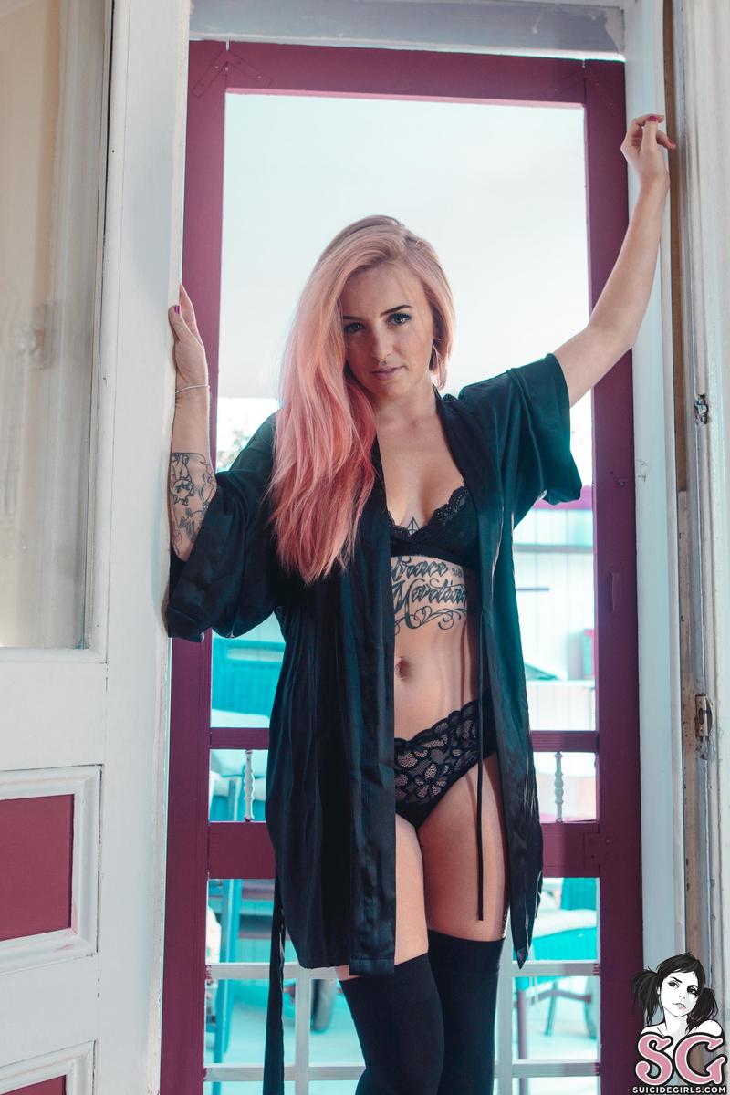 aviana-velvet-01.jpg