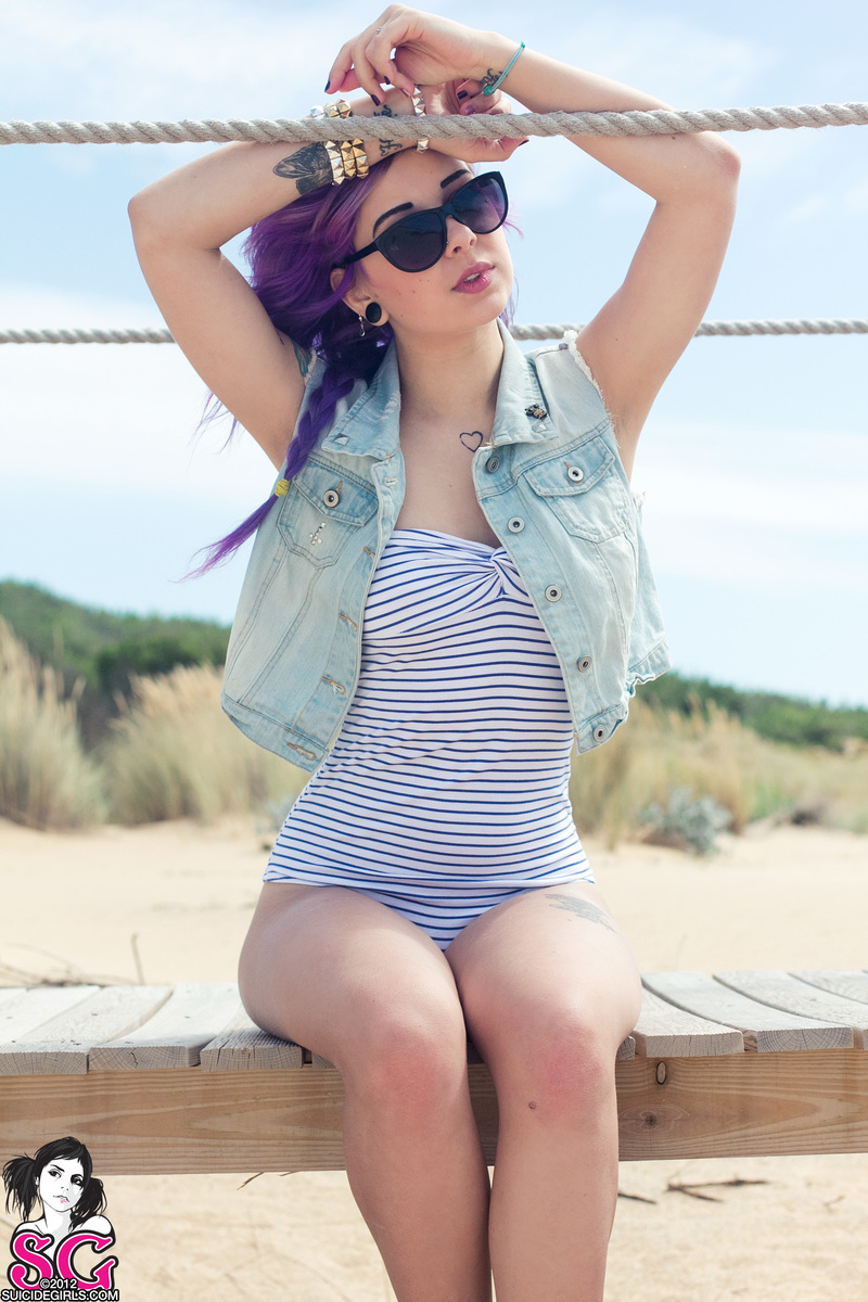 plum-lostinthewind-05.jpg