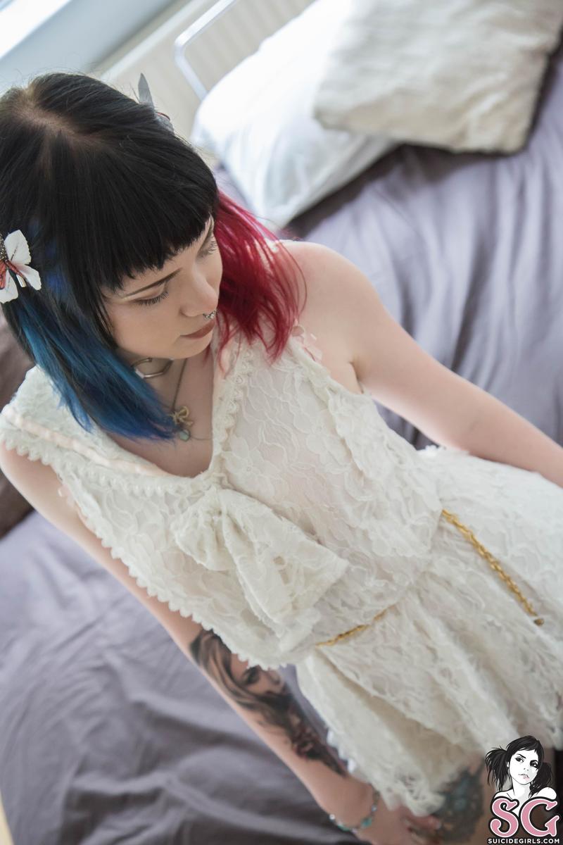 nymphae-falseinnocence-03.jpg