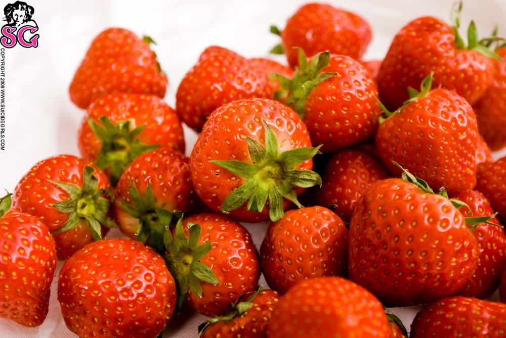 satelina-strawberryfiend-01.jpg