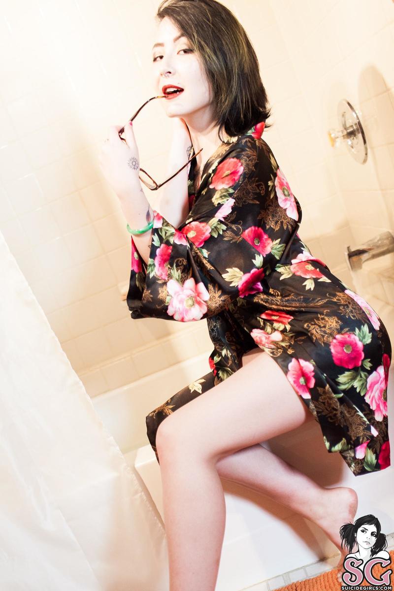 hearingxcolors-houseoftherisingsun-01.jpg