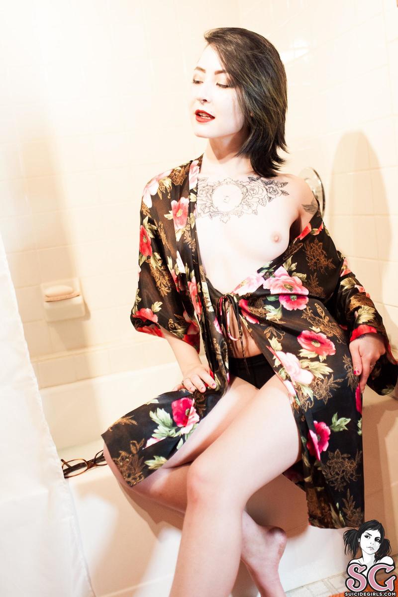 hearingxcolors-houseoftherisingsun-03.jpg