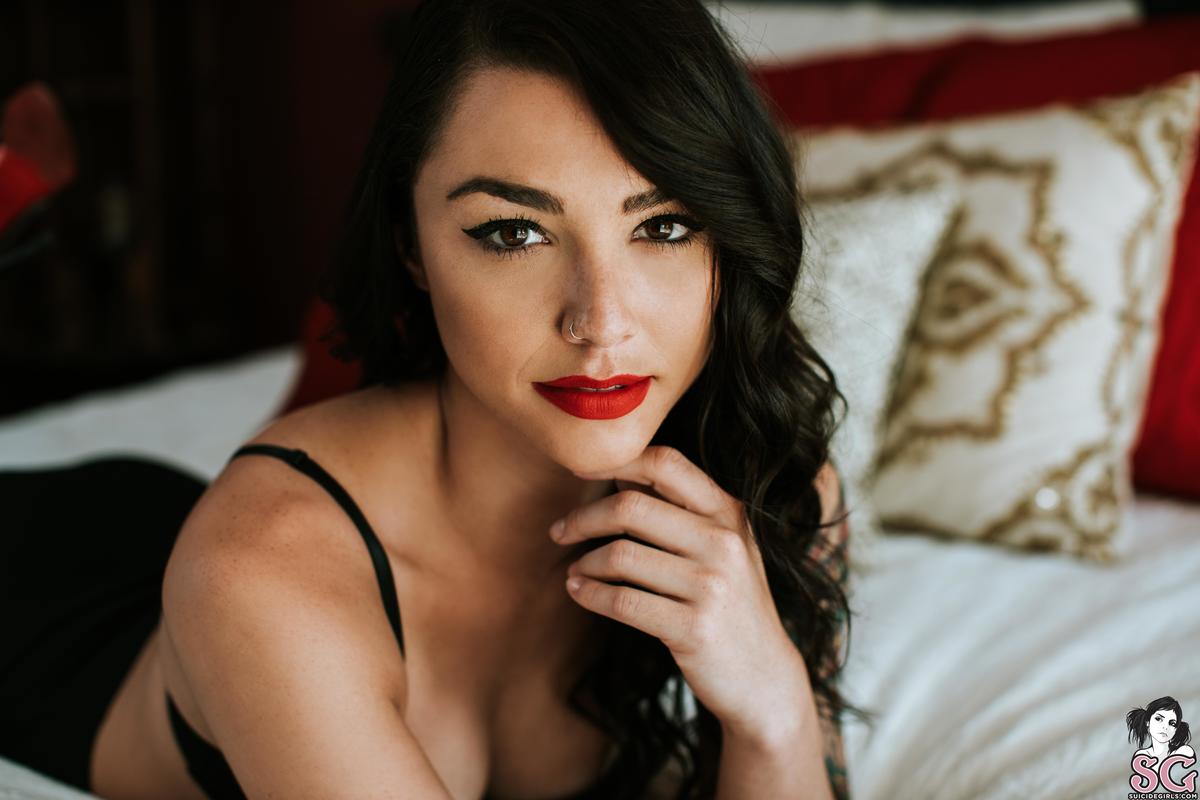 kailah-blackscarlet-07.jpg
