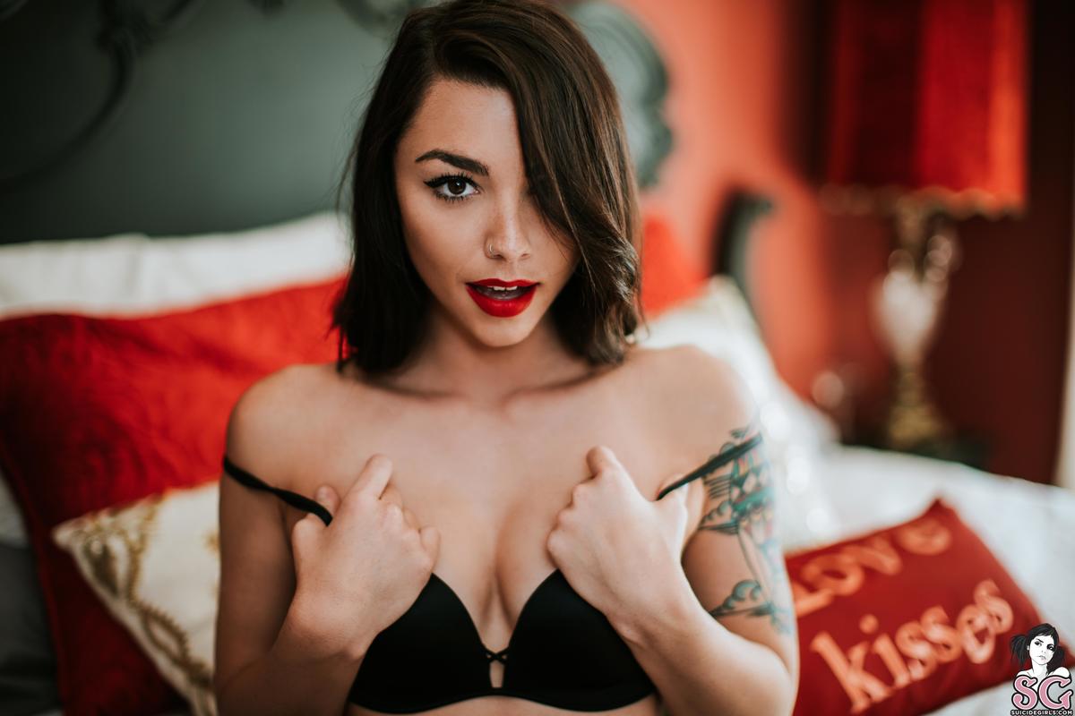kailah-blackscarlet-15.jpg