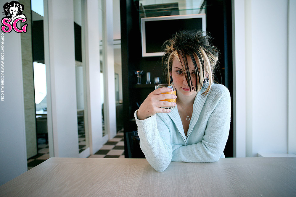 quinne-blue-01.jpg