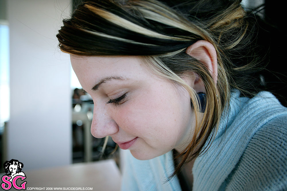 quinne-blue-05.jpg