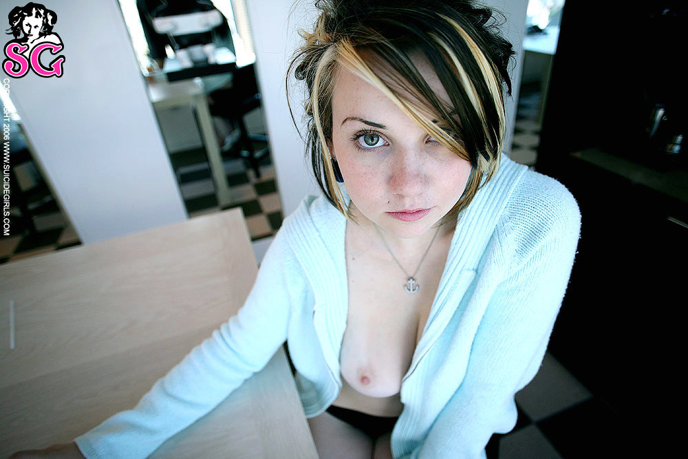 quinne-blue-11.jpg