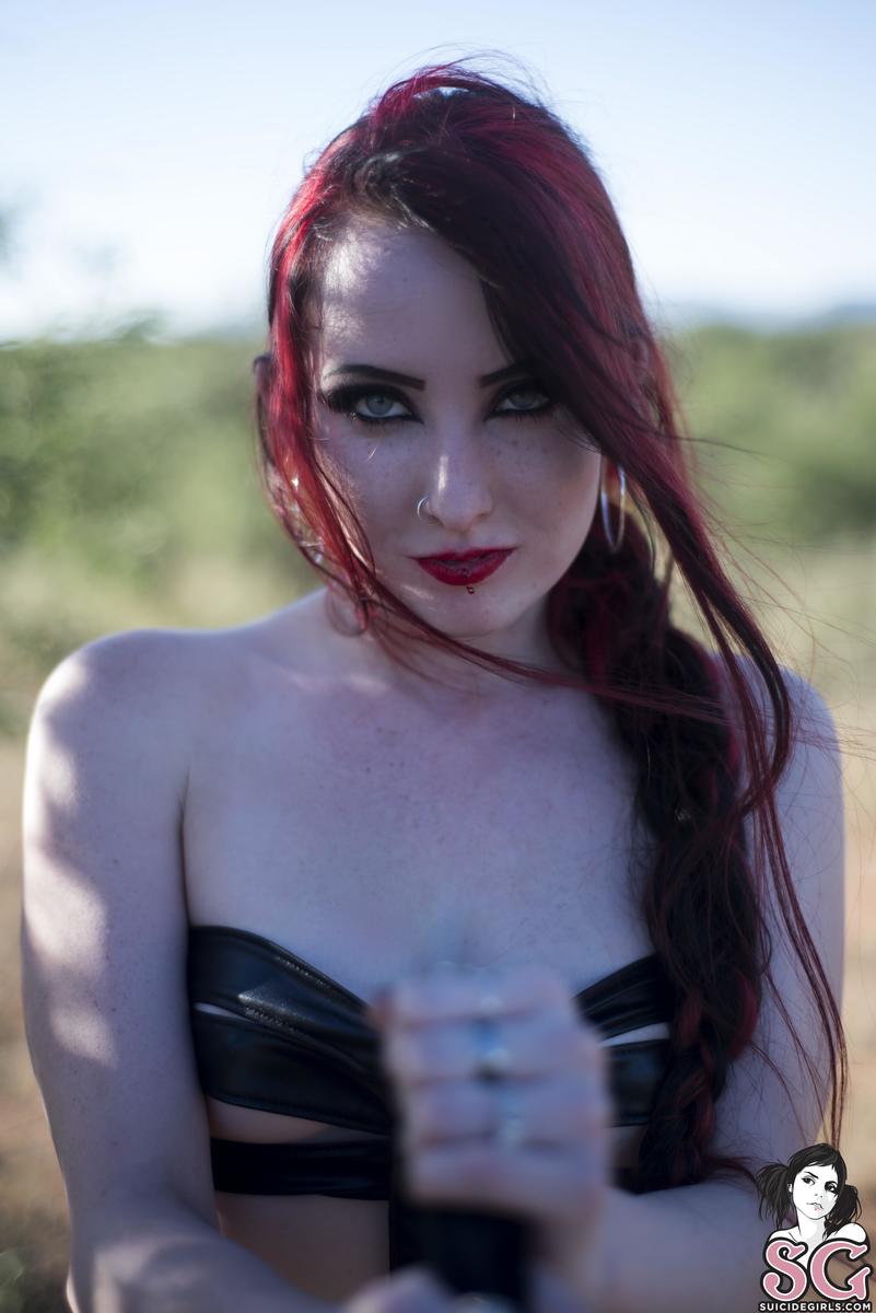 ladyinrrd-queenofthepale-19.jpg