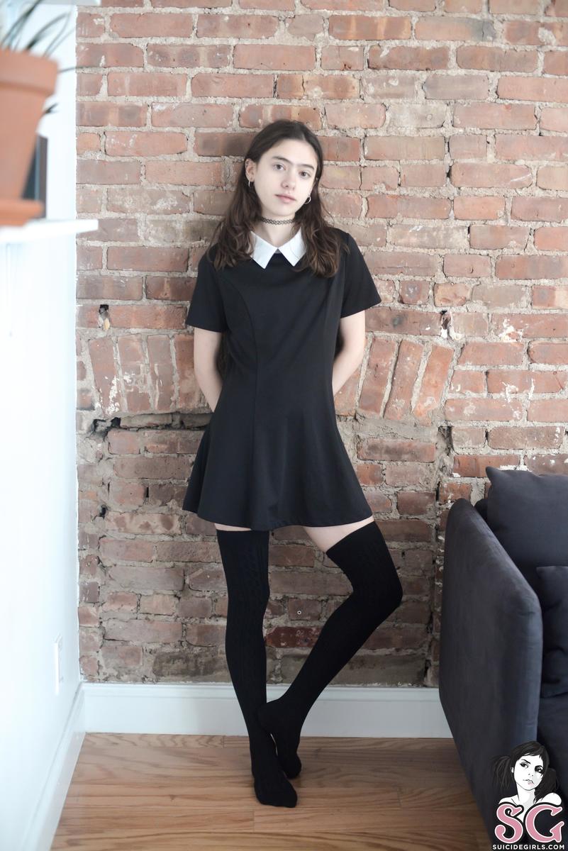 babylilz-gothnextdoor-01.jpg