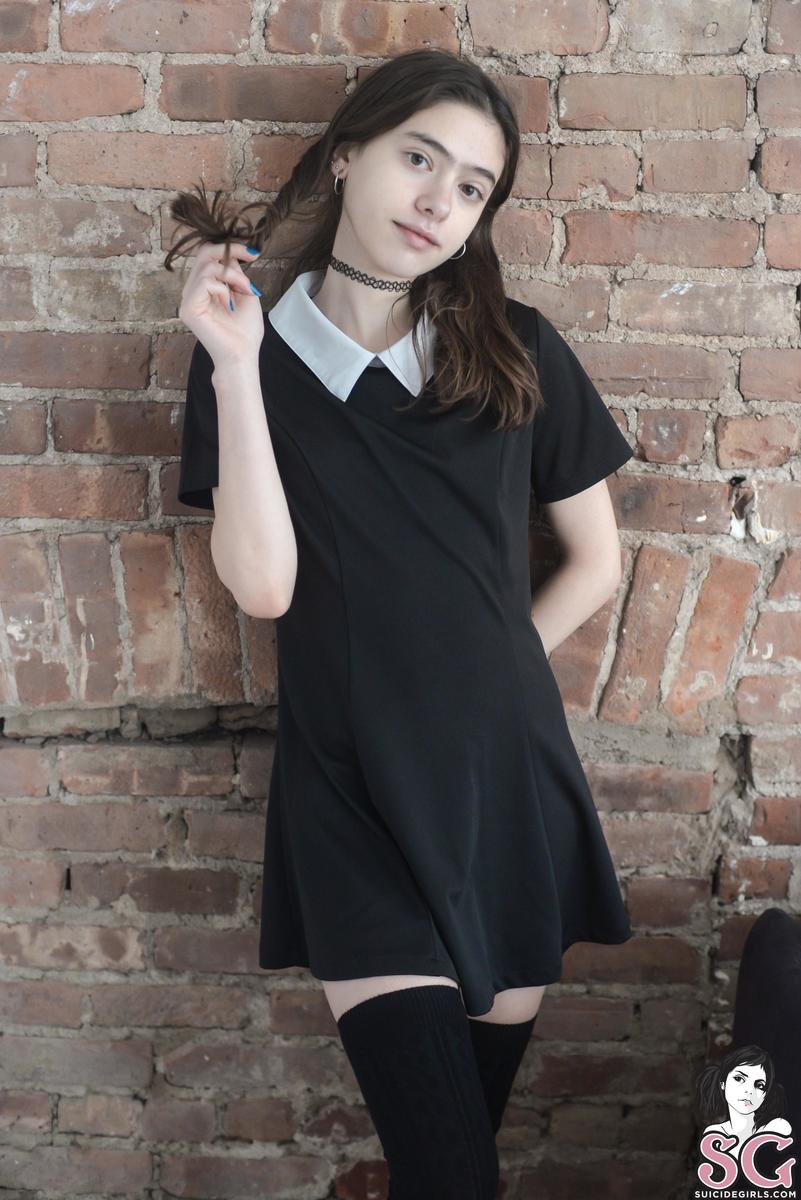 babylilz-gothnextdoor-03.jpg