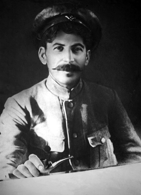 Joseph_Stalin_1918_Tsaritsyn_front.jpg