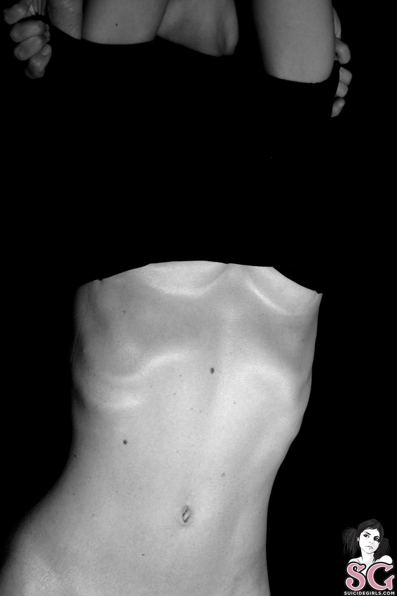 steamygirl-whitebodyinablackbody-33.jpg
