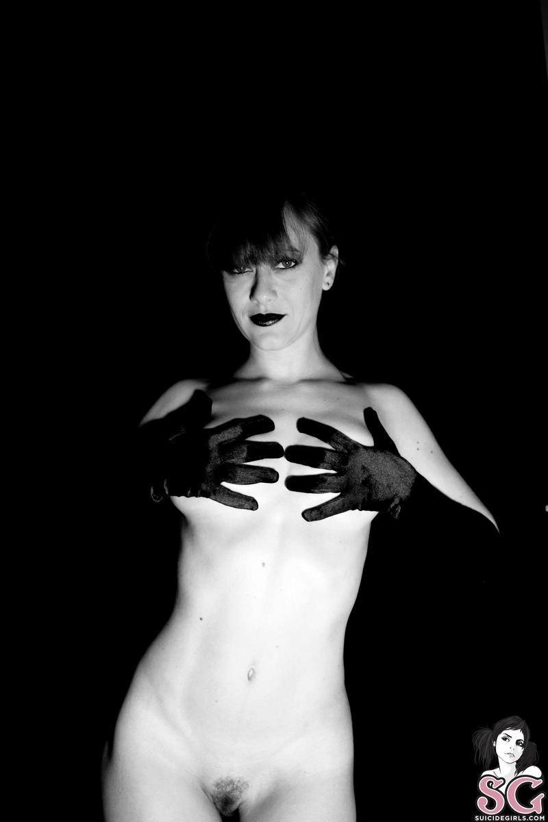 steamygirl-whitebodyinablackbody-39.jpg