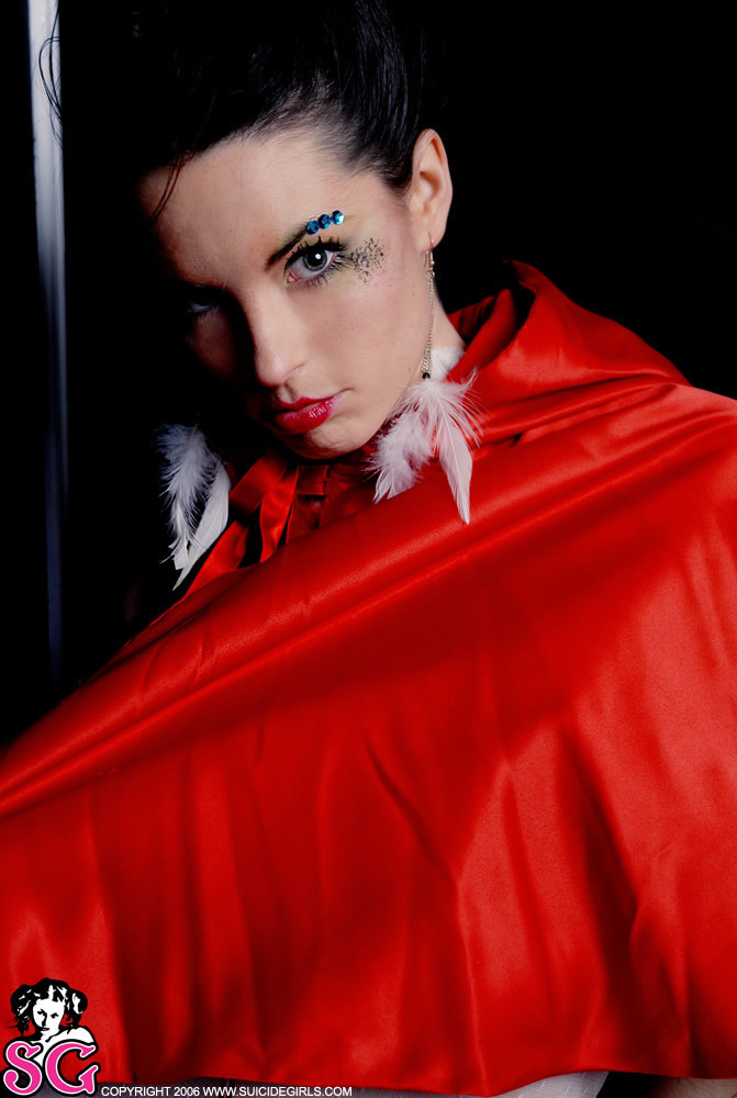 nena-ridinghood-05.jpg