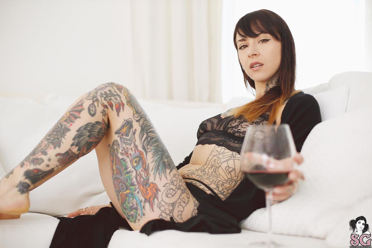 gogo-littledropofpoison-03.jpg