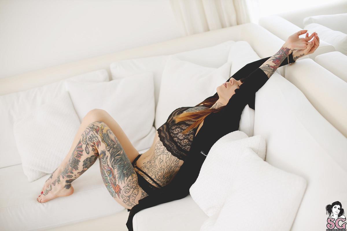 gogo-littledropofpoison-05.jpg