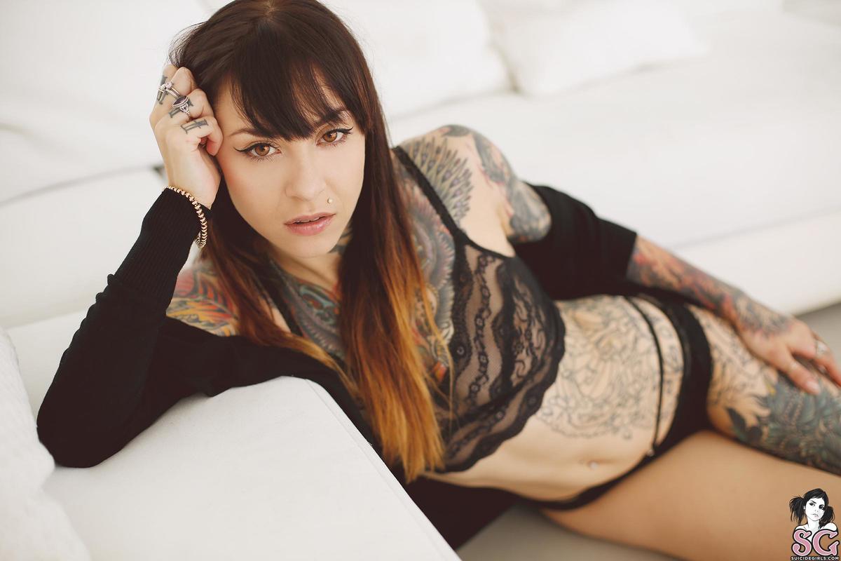 gogo-littledropofpoison-11.jpg